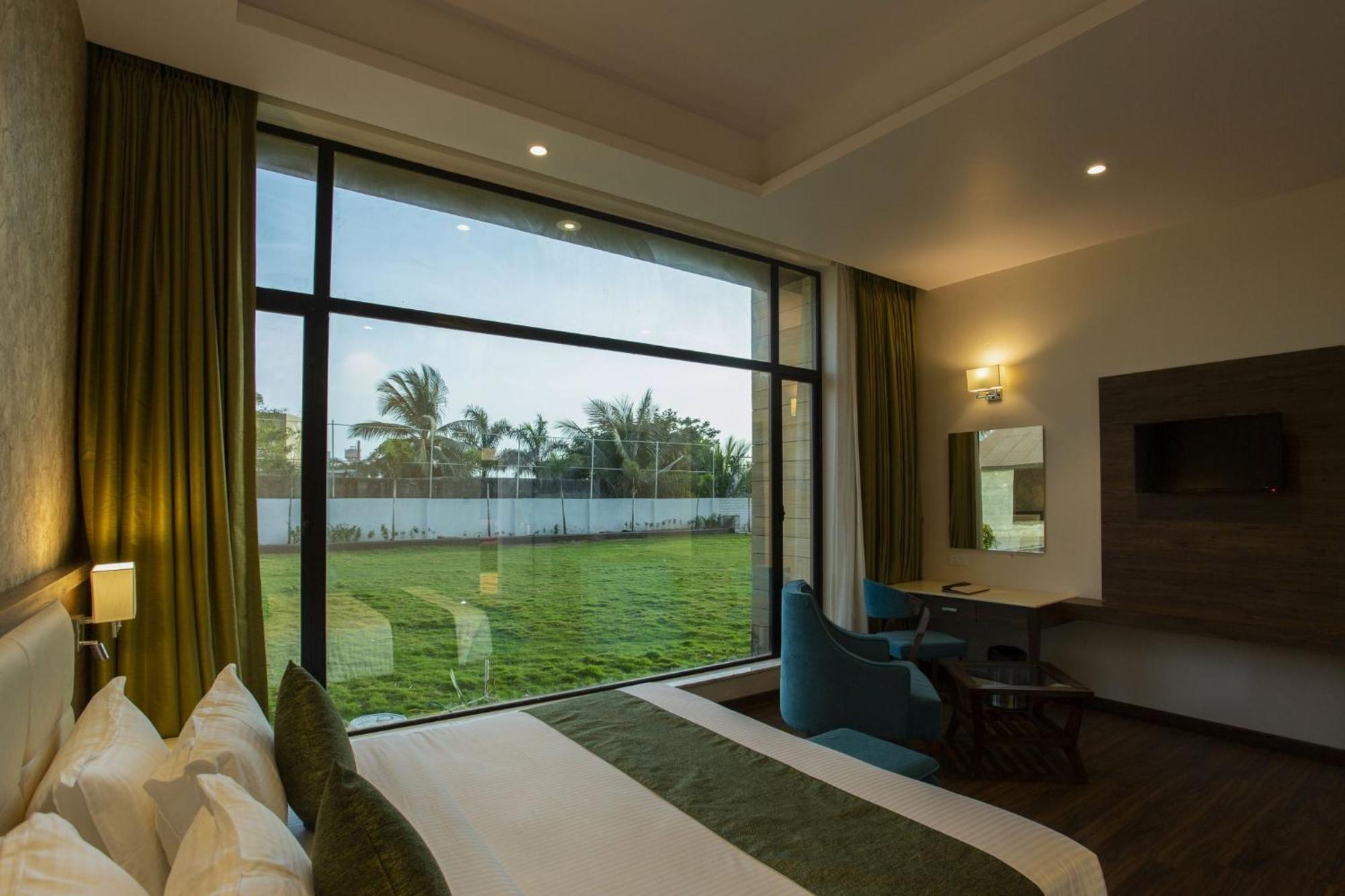 Sarovar Portico, Somnath Exterior photo